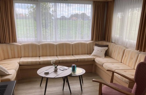Paasloo House | Holiday chalet near the canals of Giethoorn (Dutch Venice) and National Park Weerribben - Wieden, beautiful nature and many beautiful animals such as the otter, kingfisher, deer, fox, buzzard, osprey, sea eagle, hawk and many others. Especially loved b...
