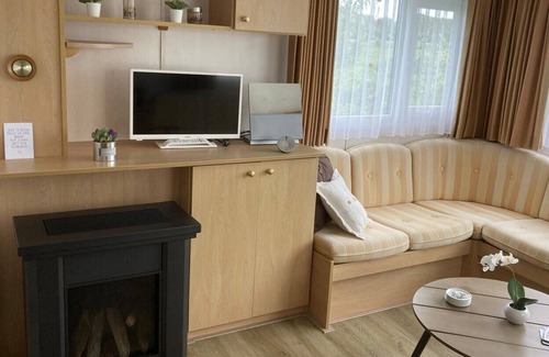 Paasloo House | Holiday chalet near the canals of Giethoorn (Dutch Venice) and National Park Weerribben - Wieden, beautiful nature and many beautiful animals such as the otter, kingfisher, deer, fox, buzzard, osprey, sea eagle, hawk and many others. Especially loved b...