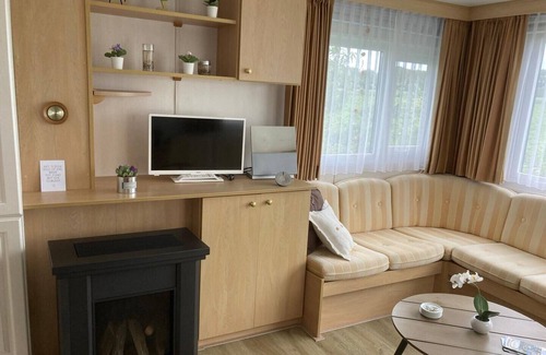 Paasloo House | Holiday chalet near the canals of Giethoorn (Dutch Venice) and National Park Weerribben - Wieden, beautiful nature and many beautiful animals such as the otter, kingfisher, deer, fox, buzzard, osprey, sea eagle, hawk and many others. Especially loved