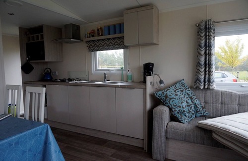 Paasloo House | Holiday chalet near the canals of Giethoorn (Dutch Venice) and National Park Weerribben - Wieden, beautiful nature and many animals such as the otter, kingfisher, roe deer, fox, buzzard, hawk and many others. Particularly loved by walkers, cyclists,