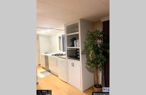 Municipality of Opmeer House | Cozy Holiday-Chalet Westenwind: Amsterdam & Beach Getaway