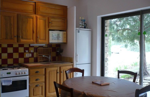 Fontaine-de-Vaucluse Cottage | Idyllic Cottage Stay with Pool & Top Guest Rating of 9.8