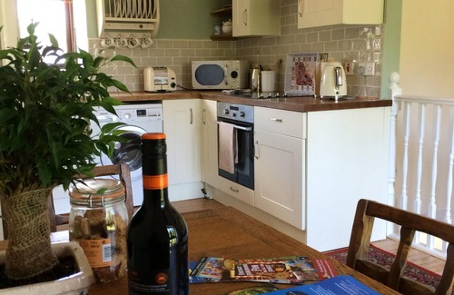 Broadwoodkelly Cottage | Cozy Cottage Near Dartmoor: Breakfast & Kitchen Included