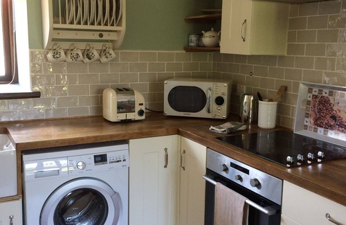 Broadwoodkelly Cottage | Cozy Cottage Near Dartmoor: Breakfast & Kitchen Included
