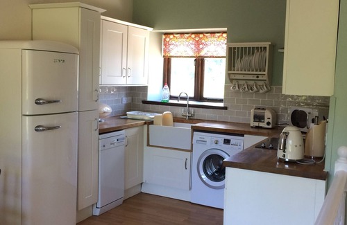 Broadwoodkelly Cottage | Cozy Cottage Near Dartmoor: Breakfast & Kitchen Included