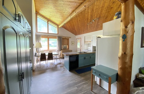 Central Kootenay House | Family Retreat Near Water with Decks & Fire Pit Area