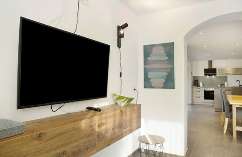 Bad Griesbach im Rottal Apartment | Holiday Apartment "Pur Wohnen - West" with Shared Garden, Balcony & Wi-Fi