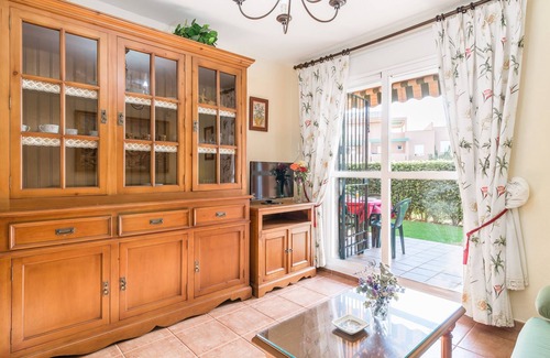 Chiclana de la Frontera Apartment | Elegant "Jardin del Golf" Apartment with Pool Near the Beach