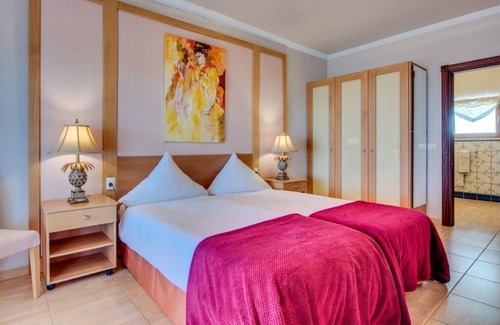 Guia de Isora Resort | Group Retreats with Ocean View Lounge & Pool Access