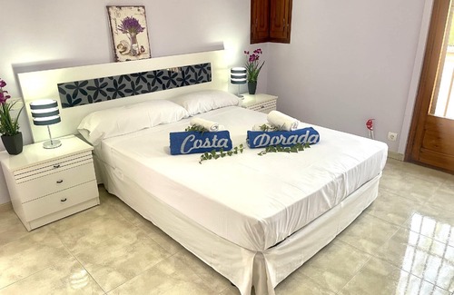 L'Hospitalet de l'Infant House | Spacious Holiday House in Hospitalet del Infante for 8