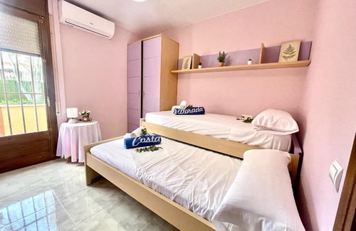 L'Hospitalet de l'Infant House | Spacious Holiday House in Hospitalet del Infante for 8