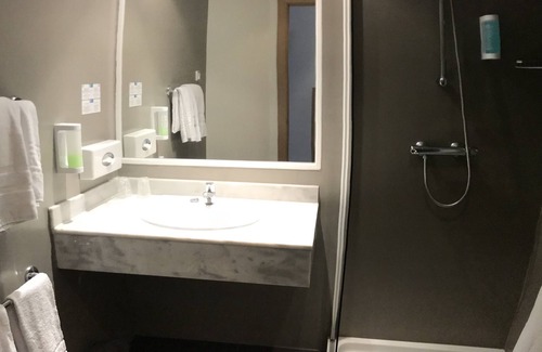 San Sebastian de los Reyes Hotel | Modern Holiday Inn Express Madrid with Spa & Breakfast