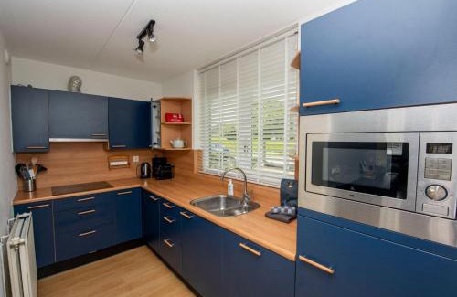 Terherne House | Welcoming Holiday Home with Private Jetty for Families