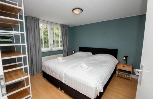 Terherne House | Welcoming Holiday Home with Private Jetty for Families