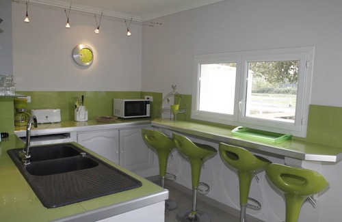 Arles Cottage | Cozy Vineyard Farmhouse Retreat in the Heart of Camargue