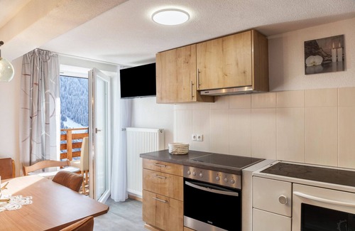 Landeck Apartment | Scenic Holiday Flat "Emma" with Balcony and Mountain View