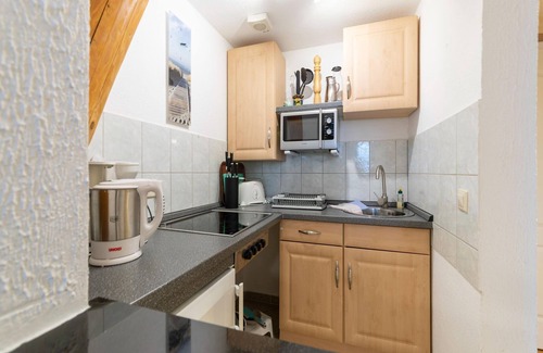 Kluetz Apartment | Tranquil Holiday Flat in Grundshagen with Ocean View