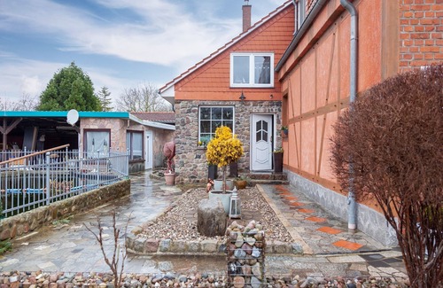 Kluetz Apartment | Tranquil Holiday Flat in Grundshagen with Ocean View