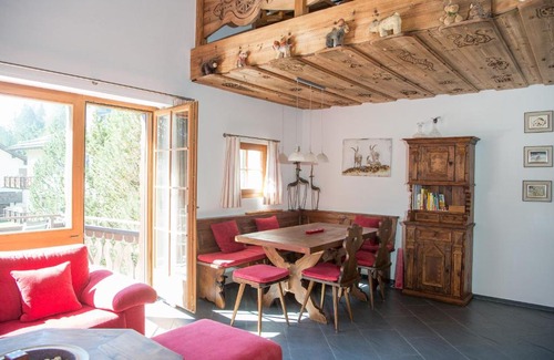Lenzerheide Apartment | Relaxing Holiday Flat in Lenzerheide with Jacuzzi for 6