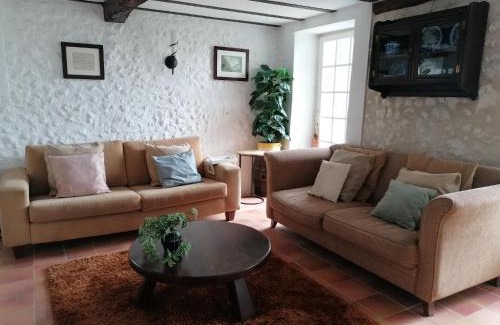 Lusignac House | Elegant Holiday Home with Pool in Lusignac for Families