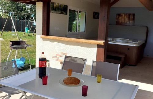 Saint-Geours-d'Auribat House | Relaxing Holiday Rental with Spa & Pool in Préchacq