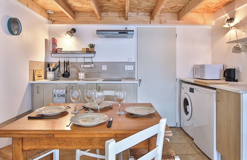 Saint-Julien-des-Landes Apartment | Top-Rated Studio Le Petit Julien with Garden & Free Wi-Fi