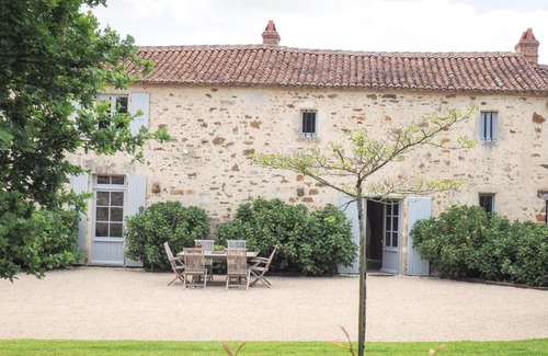 Saint-Laurent-de-la-Salle House | Inviting Holiday Home Gîte La Tour with Pool & Pet Friendly