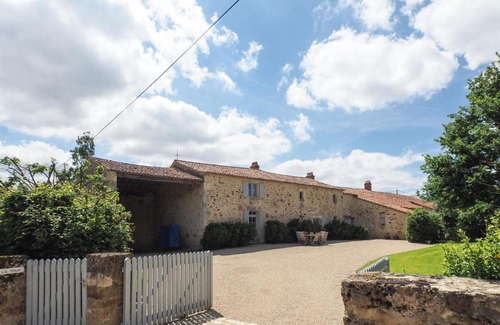 Saint-Laurent-de-la-Salle House | Inviting Holiday Home Gîte La Tour with Pool & Pet Friendly