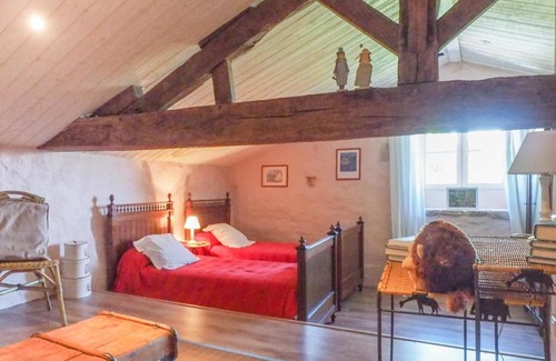 Saint-Laurent-de-la-Salle House | Relax at Gîte de l'Orangerie - Family-Friendly Retreat