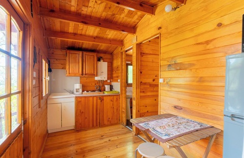 Saint-Pierre-de-Vassols House | Holiday Home 'Chalet Atypique' with Mountain View, Shared Pool and Private Terrace