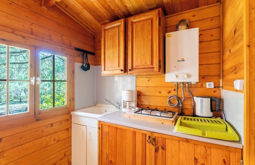 Saint-Pierre-de-Vassols House | Holiday Home 'Chalet Atypique' with Mountain View, Shared Pool and Private Terrace