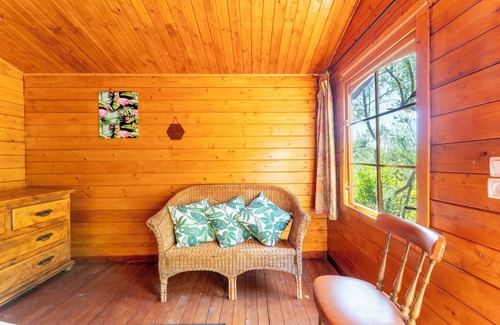 Saint-Pierre-de-Vassols House | Holiday Home 'Chalet Atypique' with Mountain View, Shared Pool and Private Terrace