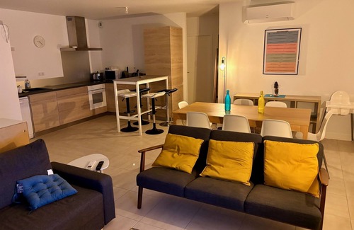 Cote d'Argent Apartment | Cozy Oceanfront Apartment with Lake Views and Breakfast
