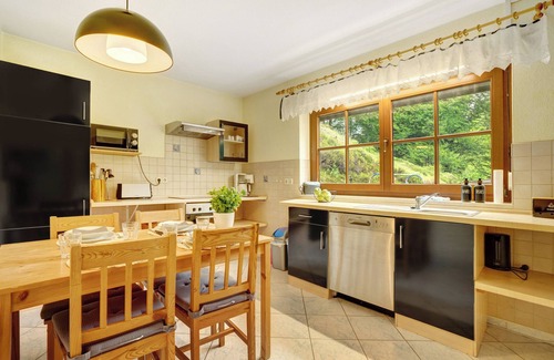Luckendorf House | Cozy Holiday Home 'zum Zaunkönig' with Garden & Wi-Fi
