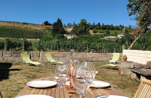 Castillon-la-Bataille House | Charming Holiday Home Nestled Among the Vines with Pool