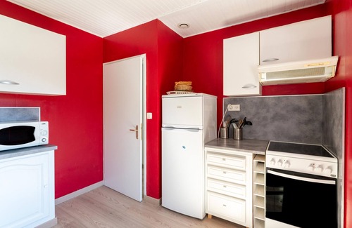 Mirabel-aux-Baronnies House | Inviting Gîte Lou Barry: Pool, Wi-Fi & Pet Friendly Retreat