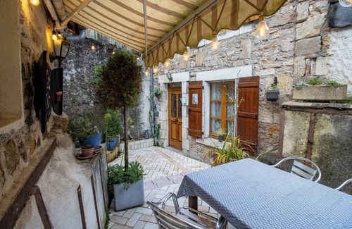 Terrasson-la-Villedieu House | Holiday Home 'Maison Dans Le Centre Historique' with Terrace and Wi-Fi