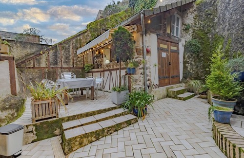 Terrasson-la-Villedieu House | Holiday Home 'Maison Dans Le Centre Historique' with Terrace and Wi-Fi