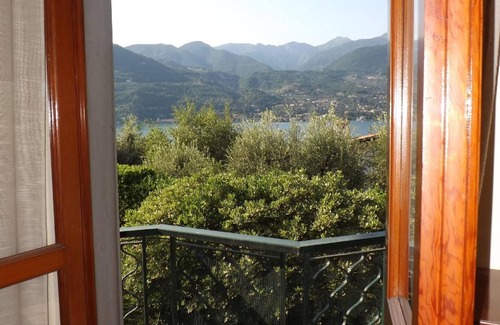 Portese House | Spacious Holiday House in San Felice del Benaco for Families