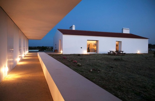 Evora House | Spacious Holiday House in São Miguel de Machede for Families