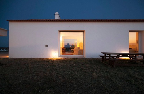 Evora House | Spacious Holiday House in São Miguel de Machede for Families