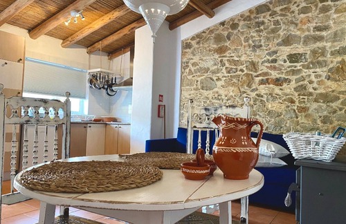 Aldeia House | Idyllic Holiday House in Santa Bárbara de Nexe for 2-4 Guests