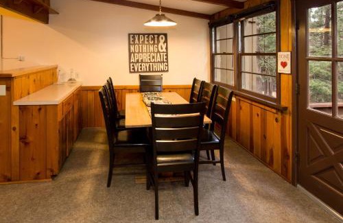 Stonegate Hotel | Inviting Holiday Haus: Family-Friendly with Great Amenities