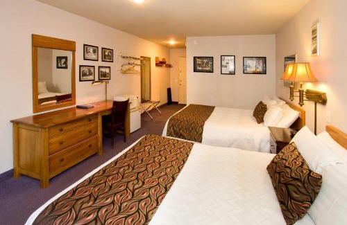 Stonegate Hotel | Inviting Holiday Haus: Family-Friendly with Great Amenities