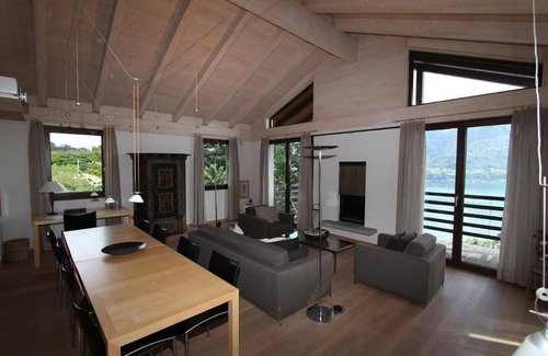 Minusio House | Elegant Holiday House Brione sopra Minusio with Pool