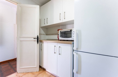 Alhaurin de la Torre House | Villa Namaste: Mountain Views, Wi-Fi & Family-Friendly Amenities