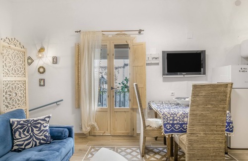Arcos de la Frontera House | Holiday Home 'Casa Bohemia' with Lake Views, Shared Terrace and Air Conditioning