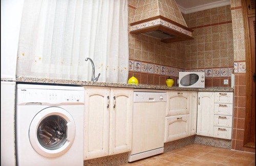 Campano House | Family-Friendly Holiday Home with Pool and Ocean View
