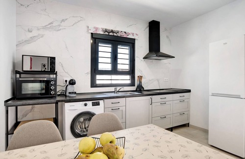 Chiclana de la Frontera House | Relaxing Escape at La Posada: Pool, Garden & Wi-Fi