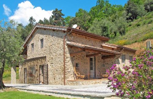 San Martino in Freddana House | Inviting Holiday Home Campodori: 4-Star Family Retreat